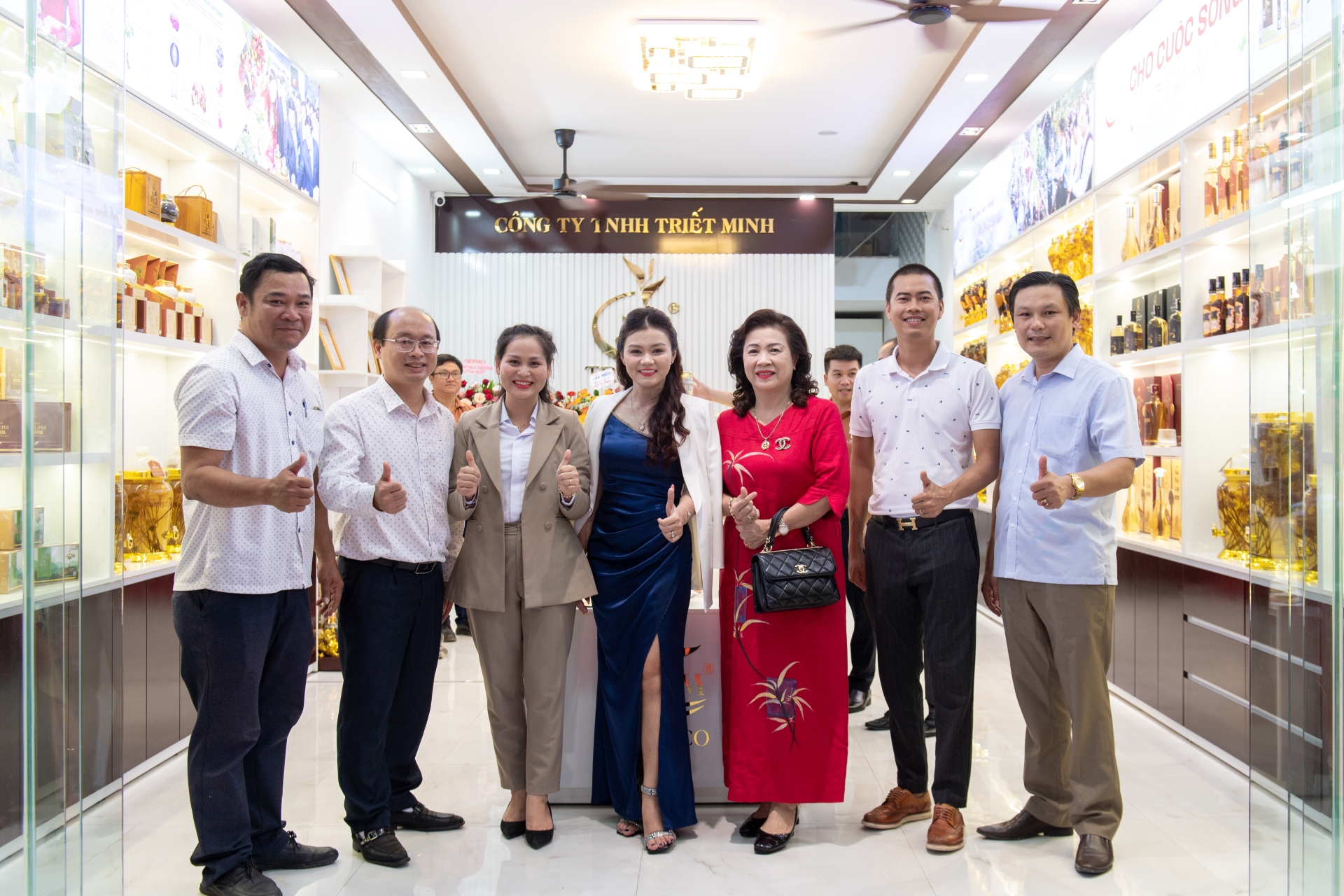 Khai trương cửa hàng nhượng quyền