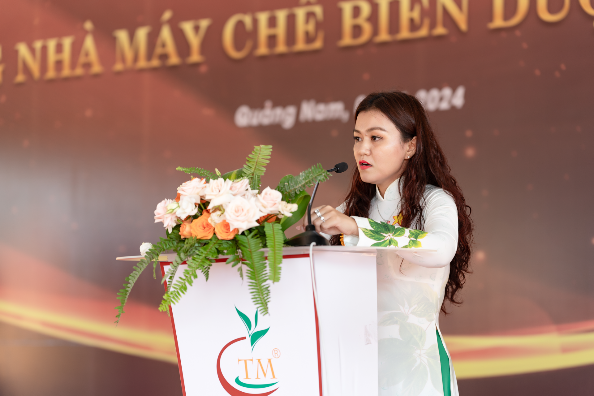 CEO Lê Thị Bích Luyện phát biểu tại buổi lễ