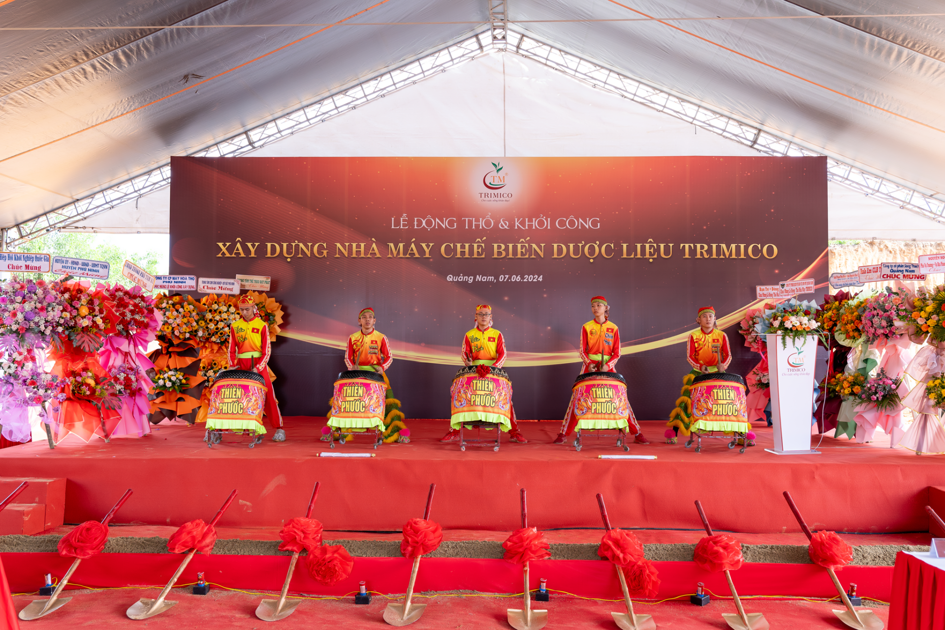 Đánh trống mở màn