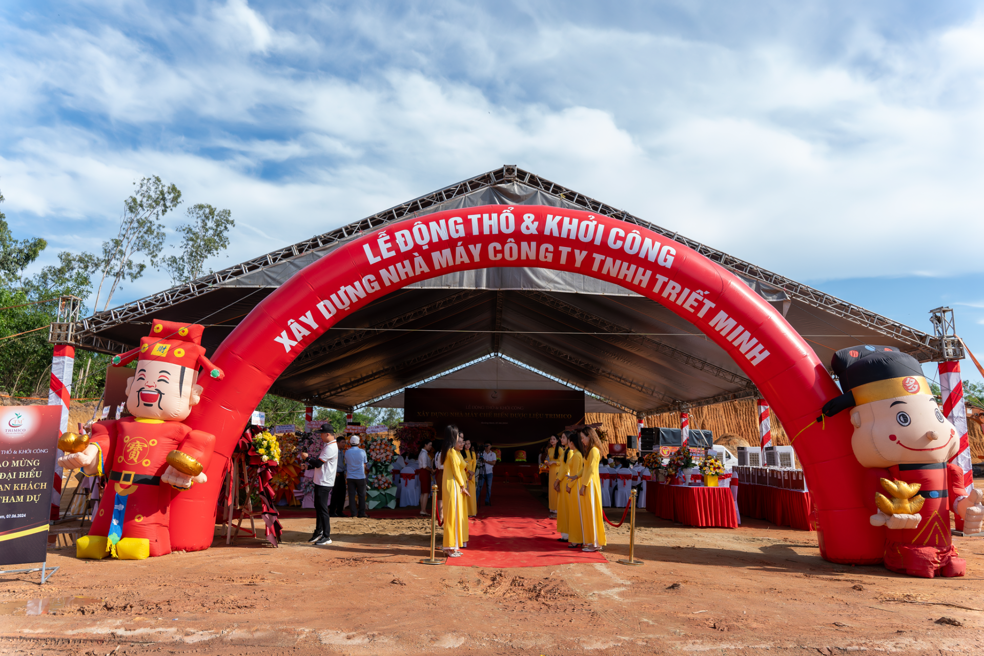 Cổng chào ngày lễ động thổ và khởi công xây dựng nhà chế biến dược liệu TRIMICO