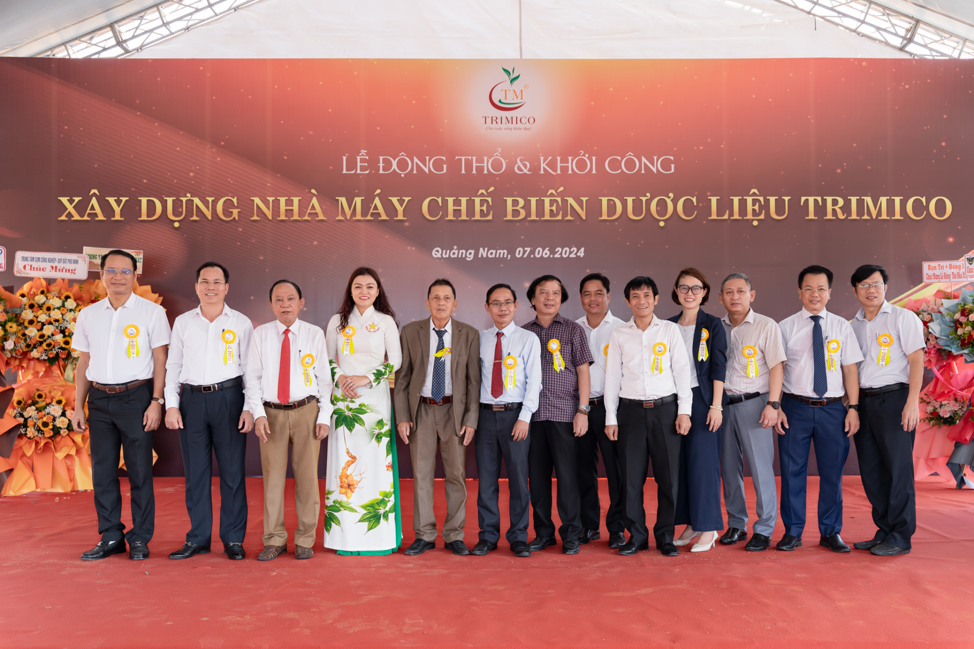 Chụp hình lưu niệm cuối buổi lễ