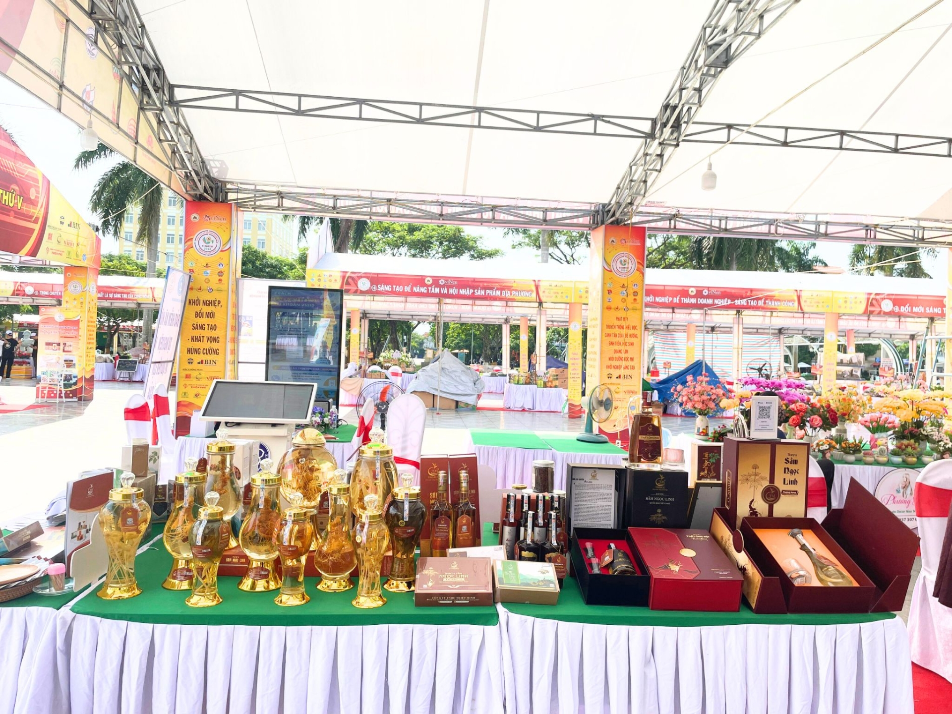 Gian hàng rượu của TRIMICO được setup tại sự kiện