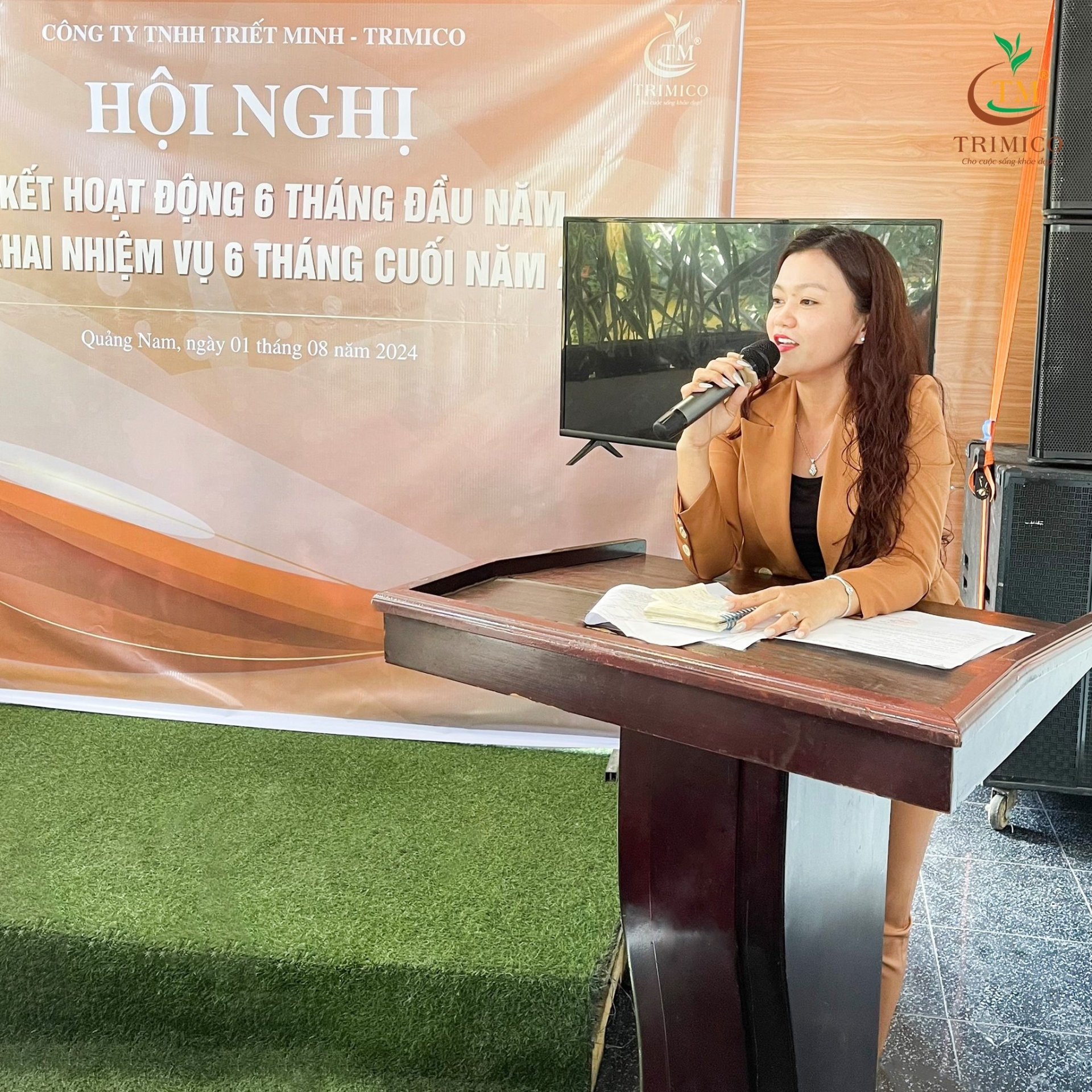 CEO của TRIMICO phát biểu trong ngày tổng kết