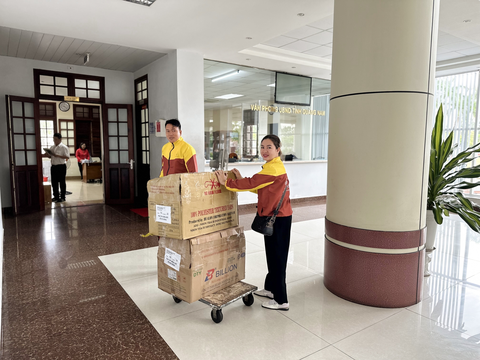 CÔNG TÁC CHUẨN BỊ QUÀ TẶNG CHO SỰ KIỆN KỶ NIỆM TỈNH QUẢNG NAM