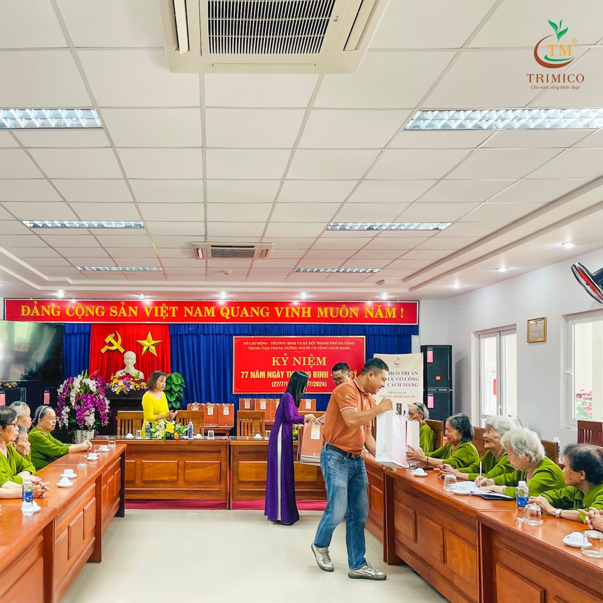 TRIMICO trao quà cho các vị anh hùng