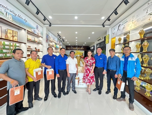 TRIMICO VINH DỰ ĐÓN TIẾP ĐOÀN ĐẠI BIỂU TỈNH ĐOÀN SÊ KÔNG (LÀO)